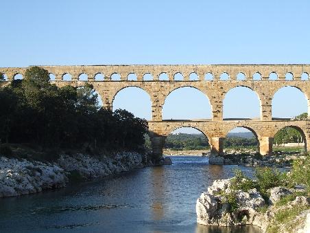 Der Pont du Gard im Abendlicht