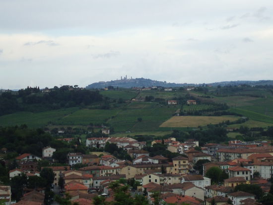 Blick von Certaldo - in der Ferne San Gimignao