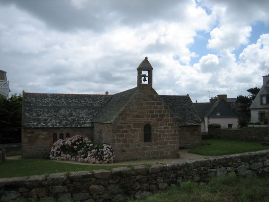 Das Kirchlein am Strand von Ploumanach