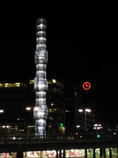 Kristalvertikalaccent - Sergels Torg