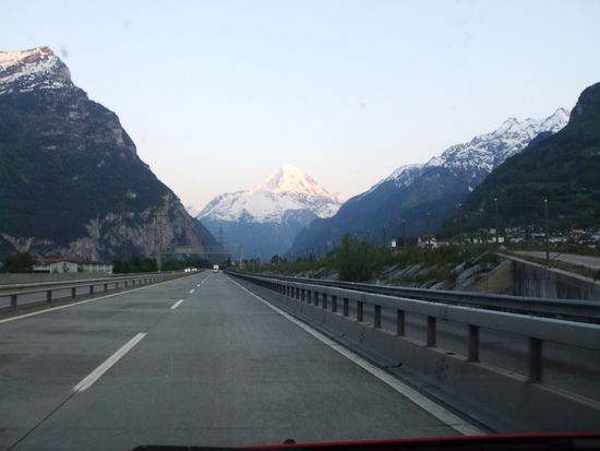 Blick auf die schneebedeckten Alpengipfel