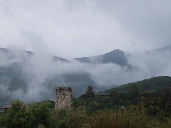 Der Genuesische Wachturm beim Campingplatz
