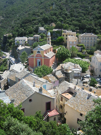 Blick auf die Dächer von Nonza