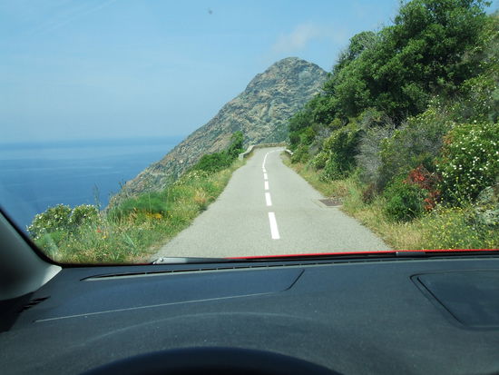 Auf der D33 hoch über der Küste