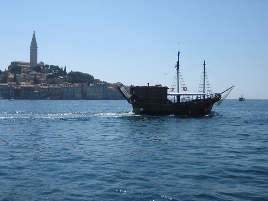 Blick auf Rovinji vom Boot aus