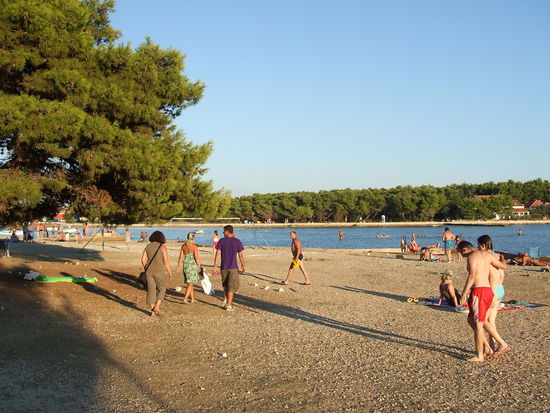 Der Strand am Campingplatz im Abendlicht