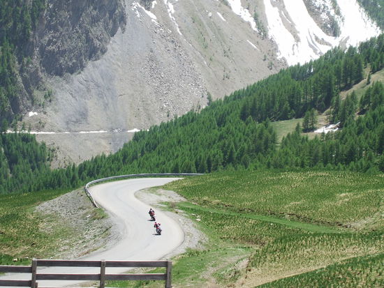 Motorradfahrer am Col de Vars