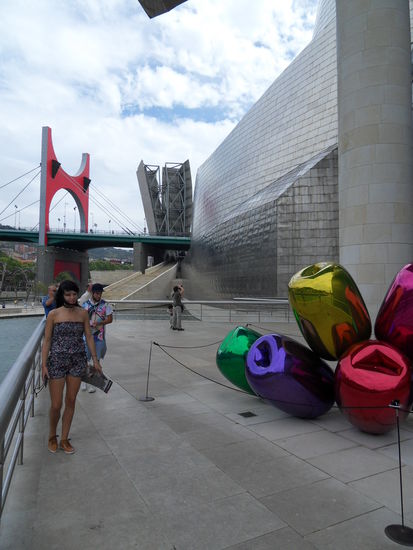 "Tulips" von Jeff Koons