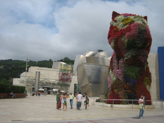 Skulptur Puppy (Welpe) von Jeff Koons