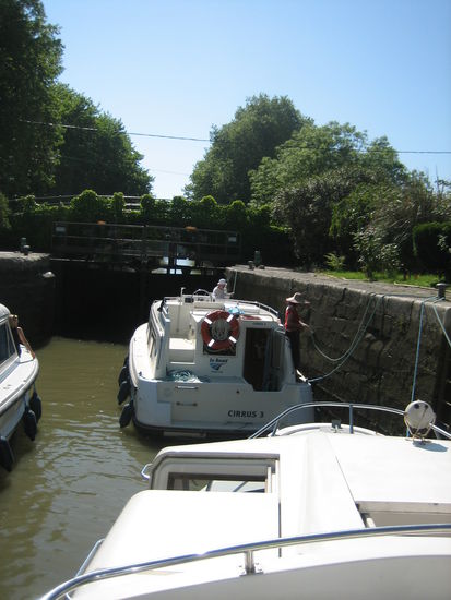 In der Schleuse mit den Engländern