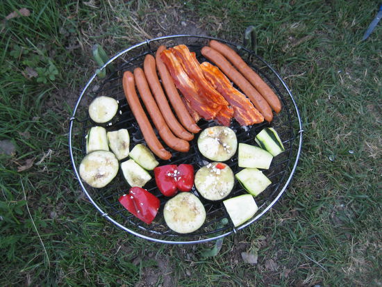 Unser eigens fürs Hausboot von Wolfgang entworfener und von Peter gebauter Grill