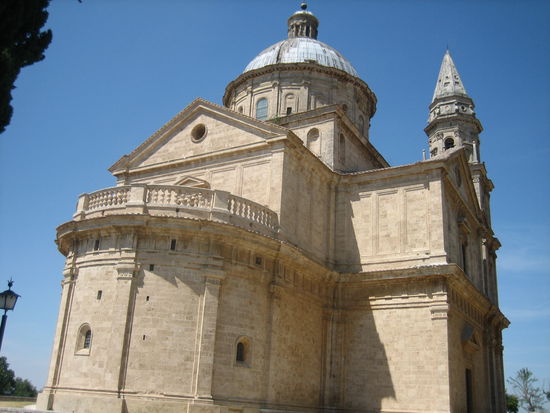 ... zur anmutigen Wallfahrtskirche „Madonna di San Biagio“