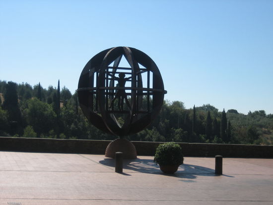 Vor dem Leonardo da Vinci-Museum