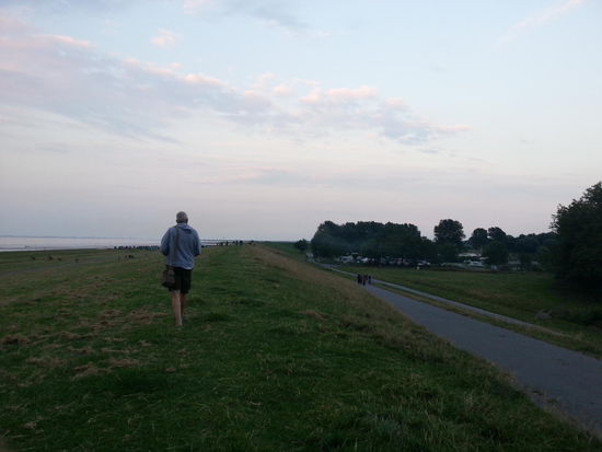 ... gleich hinterm Deich