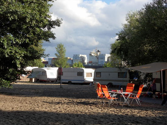 Schiffe gucken vom Campingstuhl aus