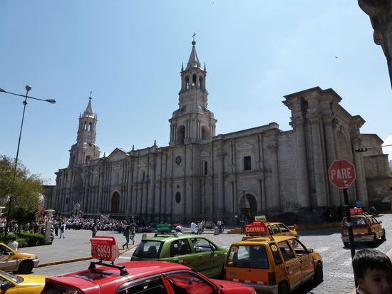 Die Kathedrale und die kleinen Taxis