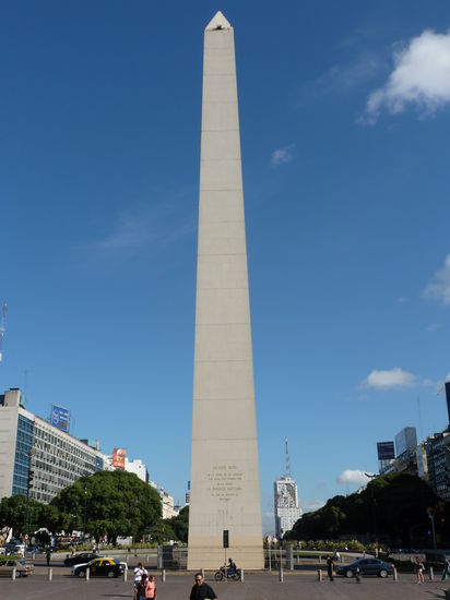 Der 67 Meter hone Obelisc das Markenzeichen der Stadt