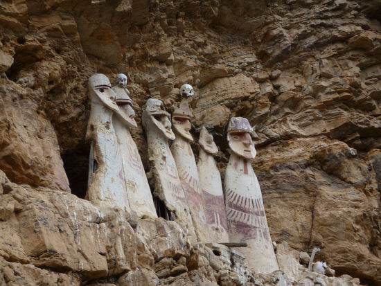 Die 6 Hauptsarkophage die über 700 Jahre alt sind