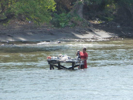 So wird im Nacaraguasee Wäsche gewaschen