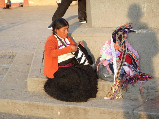 Eine der vielen Indiofrauen die den Touris etwas verkaufen wollen