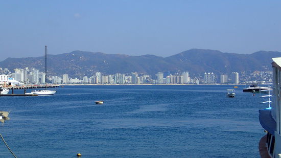 Die Bucht von Acapulco mit den vielen Hotels