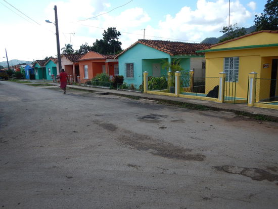 Da sind die Strassen von Vinales mit ihren bunten Hausern