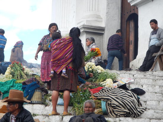 Vor der Kirche Santo Tomás