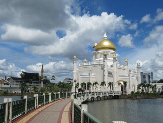 Omar-Ali-Saifuddin-Moschee,