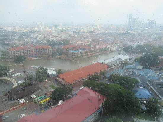 Geregnet hat es natürlich auch, sicht von Ober auf die Stadt