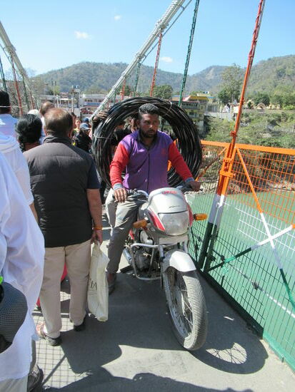 Stau gab es auf der Fussgängerbrücke fast immer