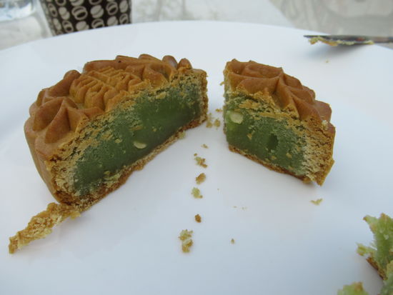 Mein Frühstück, Mooncake, eine chinesische Spezialität. Danke Alain!