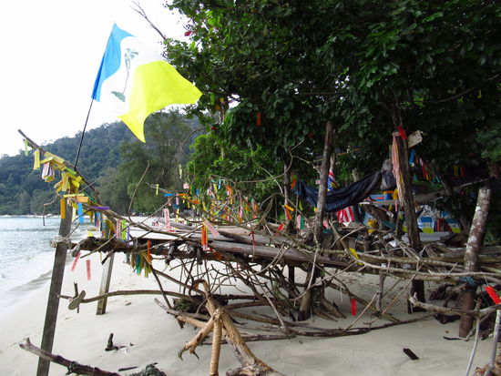 Monkeybeach oder besser gesagt Hippiestrand