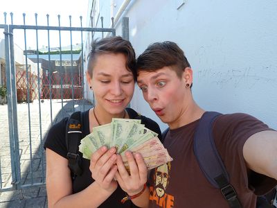 ziemlich viele Scheine, wenn der Bankomat nur 20iger ausspuckt