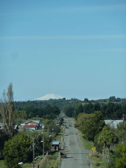 In der Ferne der ca. 200 km entfernte Vulkan.