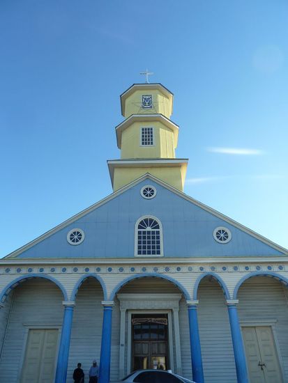 Kirche in Chonchi, wo sich gerade zwei ChileNOs das Sí-Wort gegeben haben.