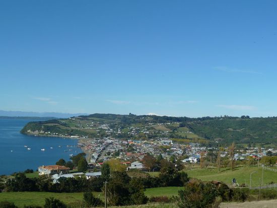 Postkartenmaessiges Achao.