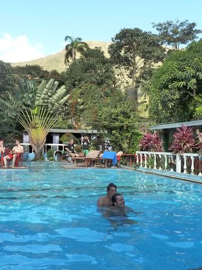 Lex und Simon vergnuegen sich im Pool