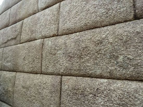 Perfekte Arbeit: Die Incas benutzten keinen Zement oder sonstige Hilfsmittel. Da passt alles ganz genau