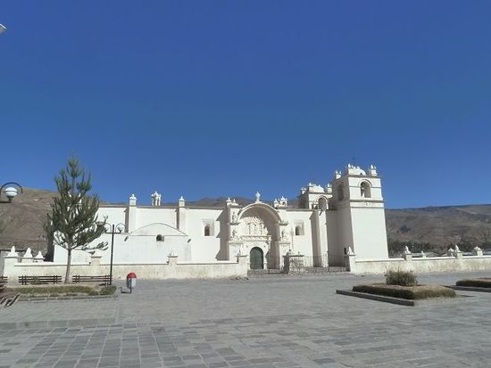 In jedem kleinen Ort eine mega Kirche