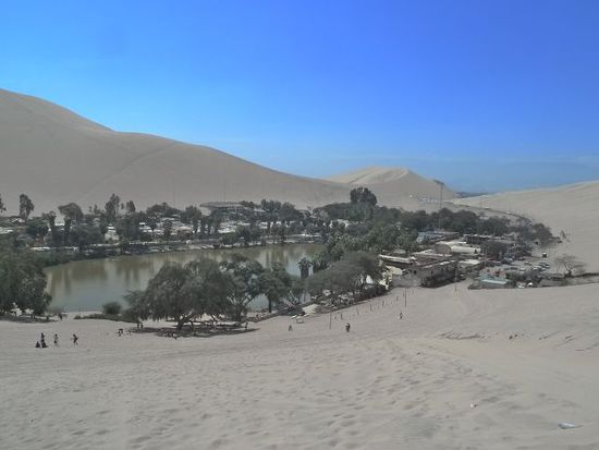 Von den Duenen aus sieht Huacachina ganz witzig aus