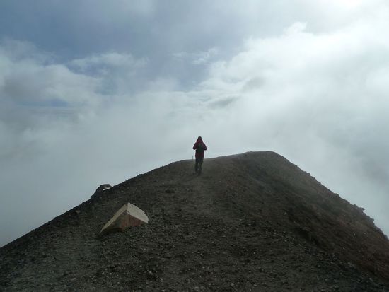 Nebel und Wolken verhinderten zuerst die Sicht auf den Red Crater