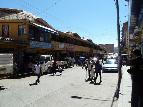 Gehsteig benutzen ist "out" in Huaraz