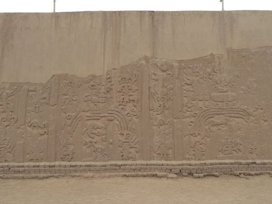 Die Reliefs an der Hand waren einst weiss.