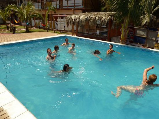 Poolvolley zum abkuehlen