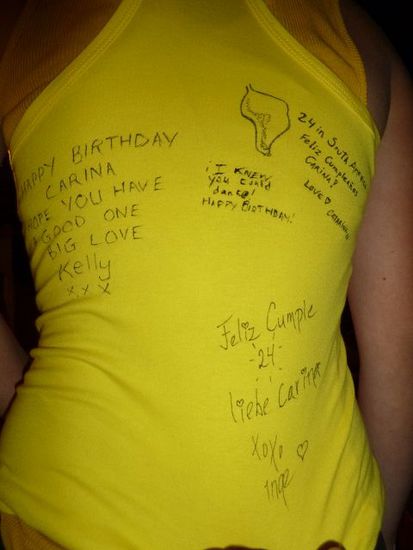 ...und ihr ein T-Shirt geschenkt