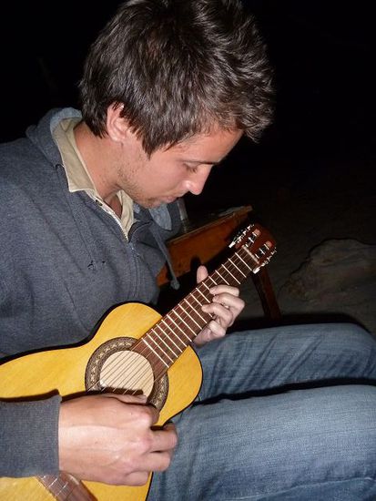 Chris sorgt fuer die musikalische Untermalung
