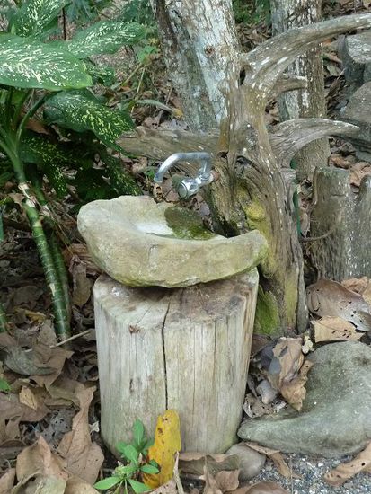 feines Waschbecken.