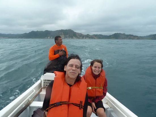 Captain (im Werder Bremen T-Shirt), Tocayo (Hostelbesitzer) und Carina (Touristin)