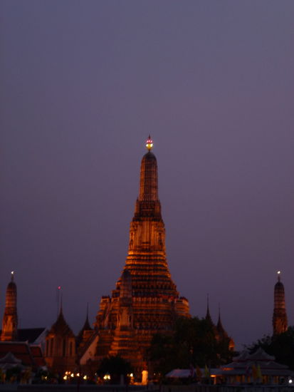 Wat Arun in der Abenddämmerung