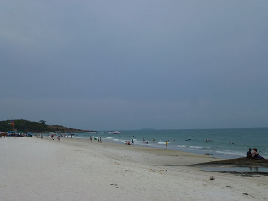Schöner Strand, aber zu überlaufen, auch wenn man es hier auf dem Bild nicht sieht